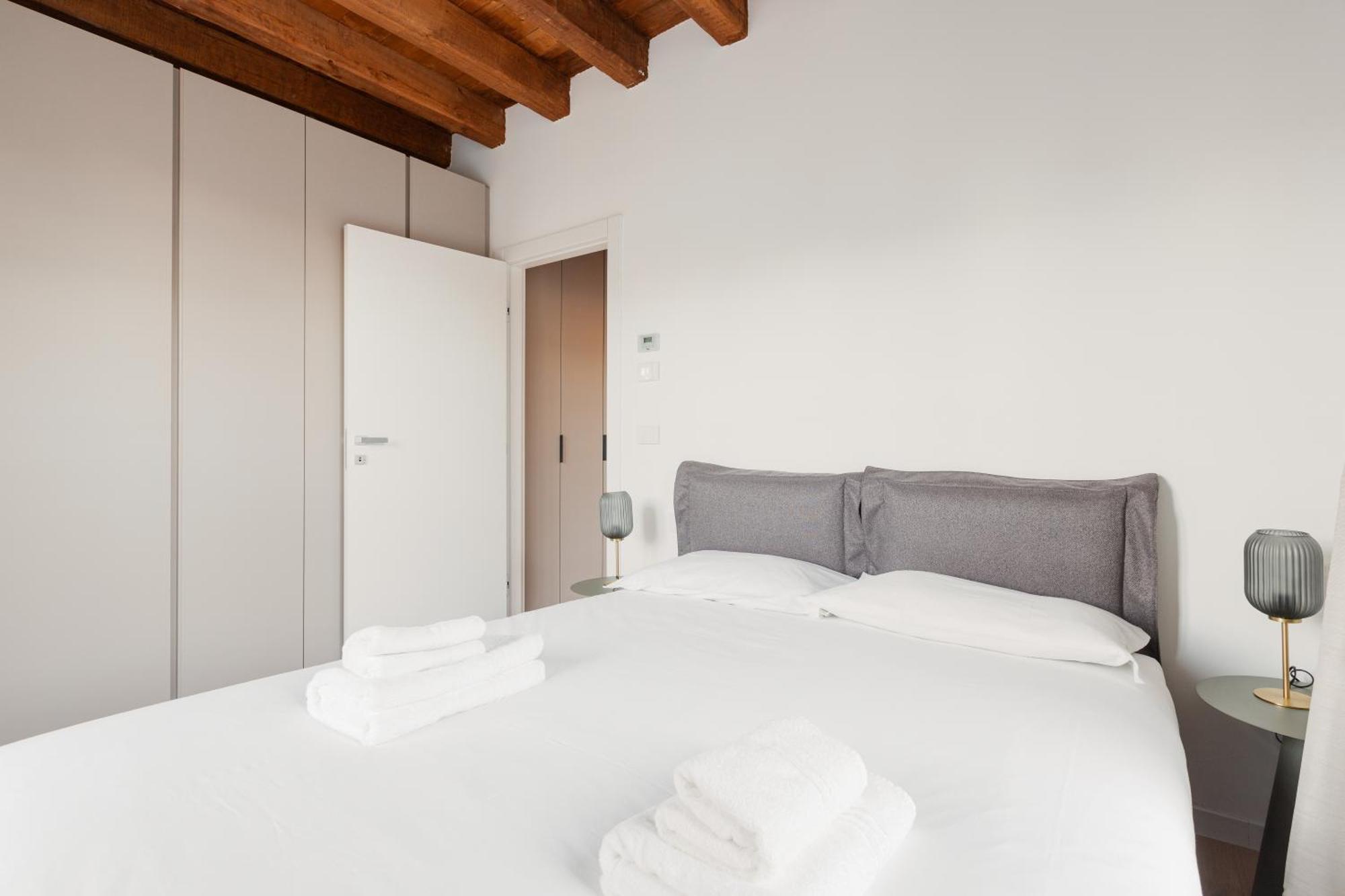 Modern Apartment In Milan With Balcony Milão Exterior foto
